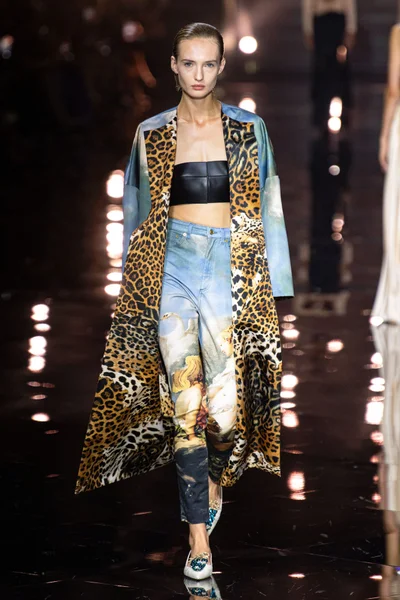Look 19